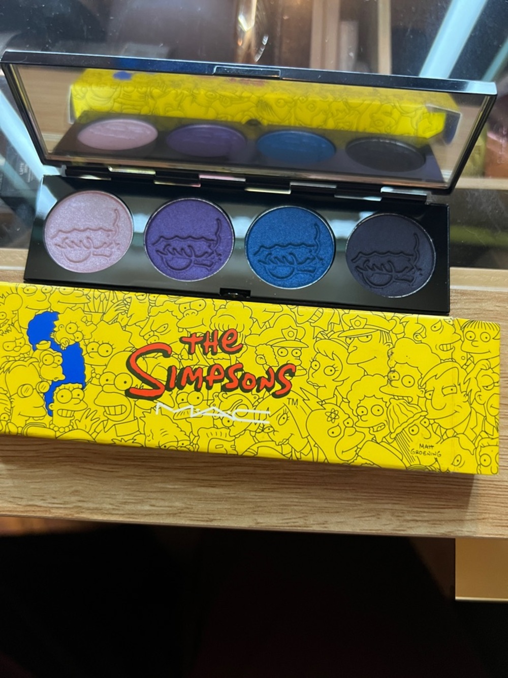 MAC Cosmetics x The Simpsons Eyeshadow Palette - Yellow & Blue